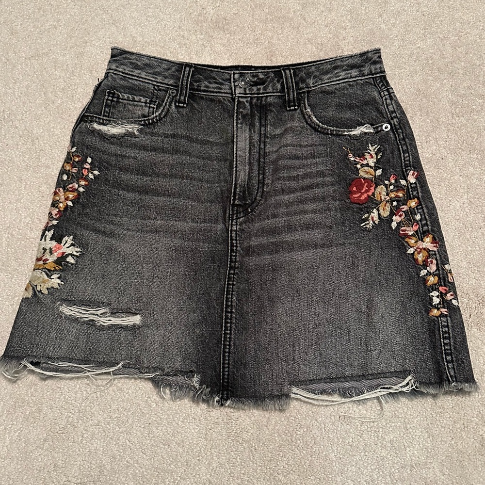 VINTAGE Abercrombie & Fitch embroidered black denim skirt - Picture 1 of 3
